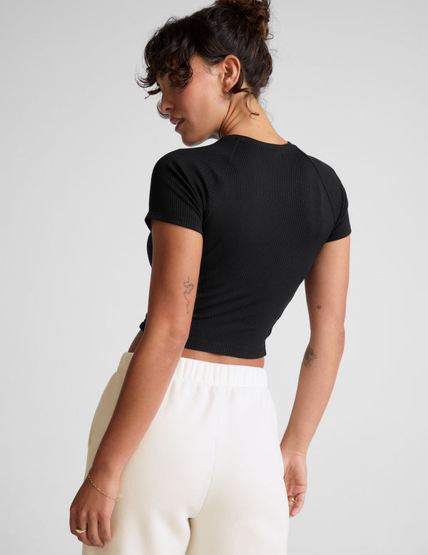 BEYOND YOGA SILHOUETTE CROPPED TEE - BLACK LB7975