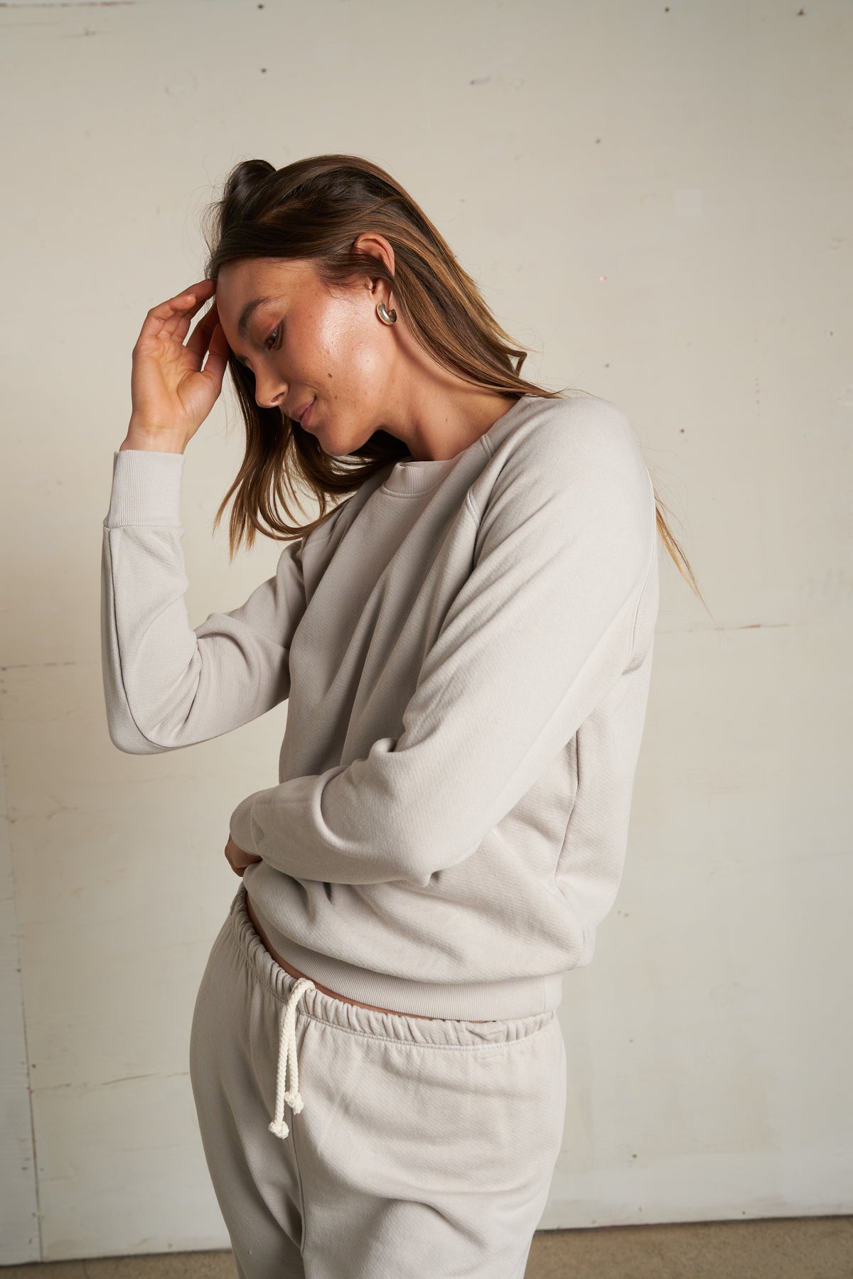 PERFECT WHITE TEE ALEXI FRENCH TERRY RAGLAN CREW SWEATSHIRT - SILVER T307