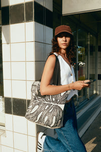 ALOHA COLLECTION DAY TRIPPER / DELICIOSA / BLACK SANDSTONE