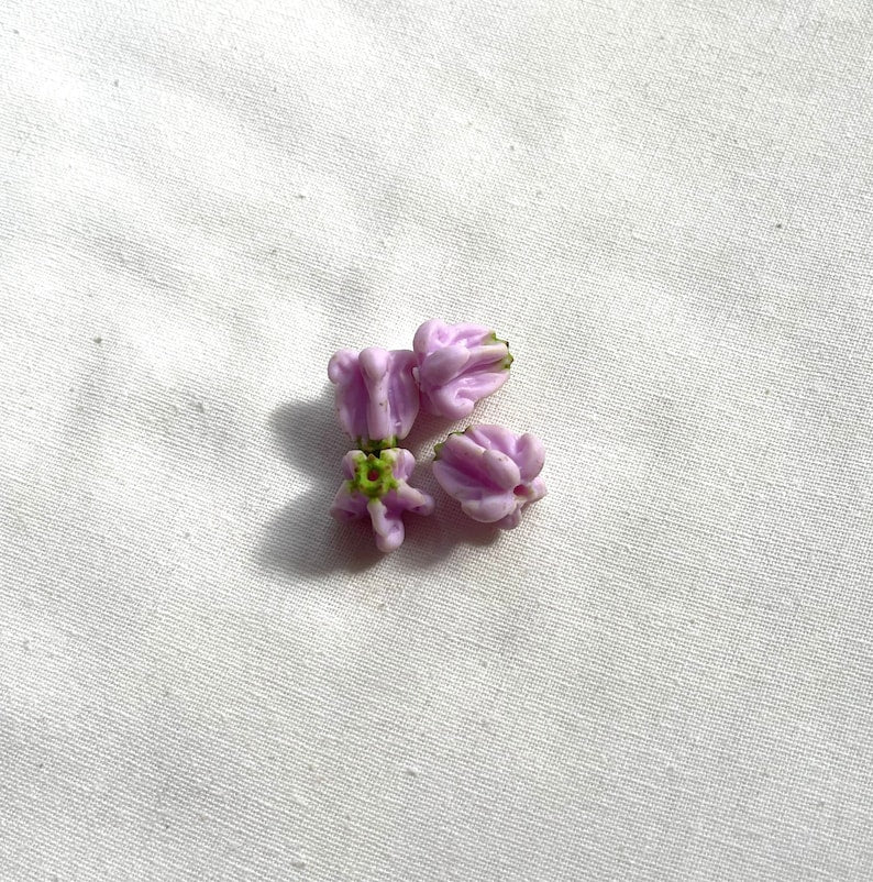 WORK IT OUT CROWN FLOWER CHARM - LIGHT PURPLE