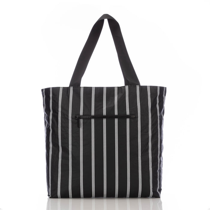ALOHA COLLECTION DAY TRIPPER /  CHARTER WHITE ON BLACK