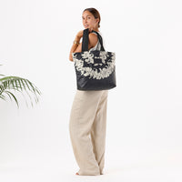 ALOHA COLLECTION DAY TRIPPER / PLUMERIA LEI / SANDSTONE BLACK