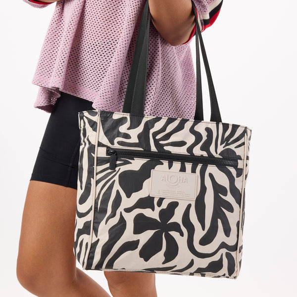 ALOHA COLLECTION GO-TO TOTE / FLOAT / BLACK SANDSTONE