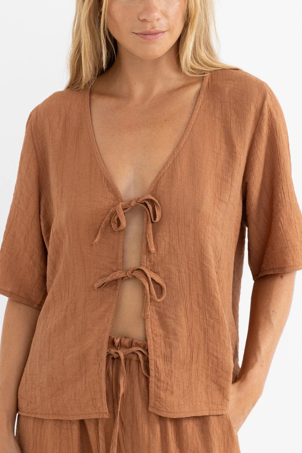 RHYTHM AIRLIE SHORT SLEEVE TOP - ALMOND