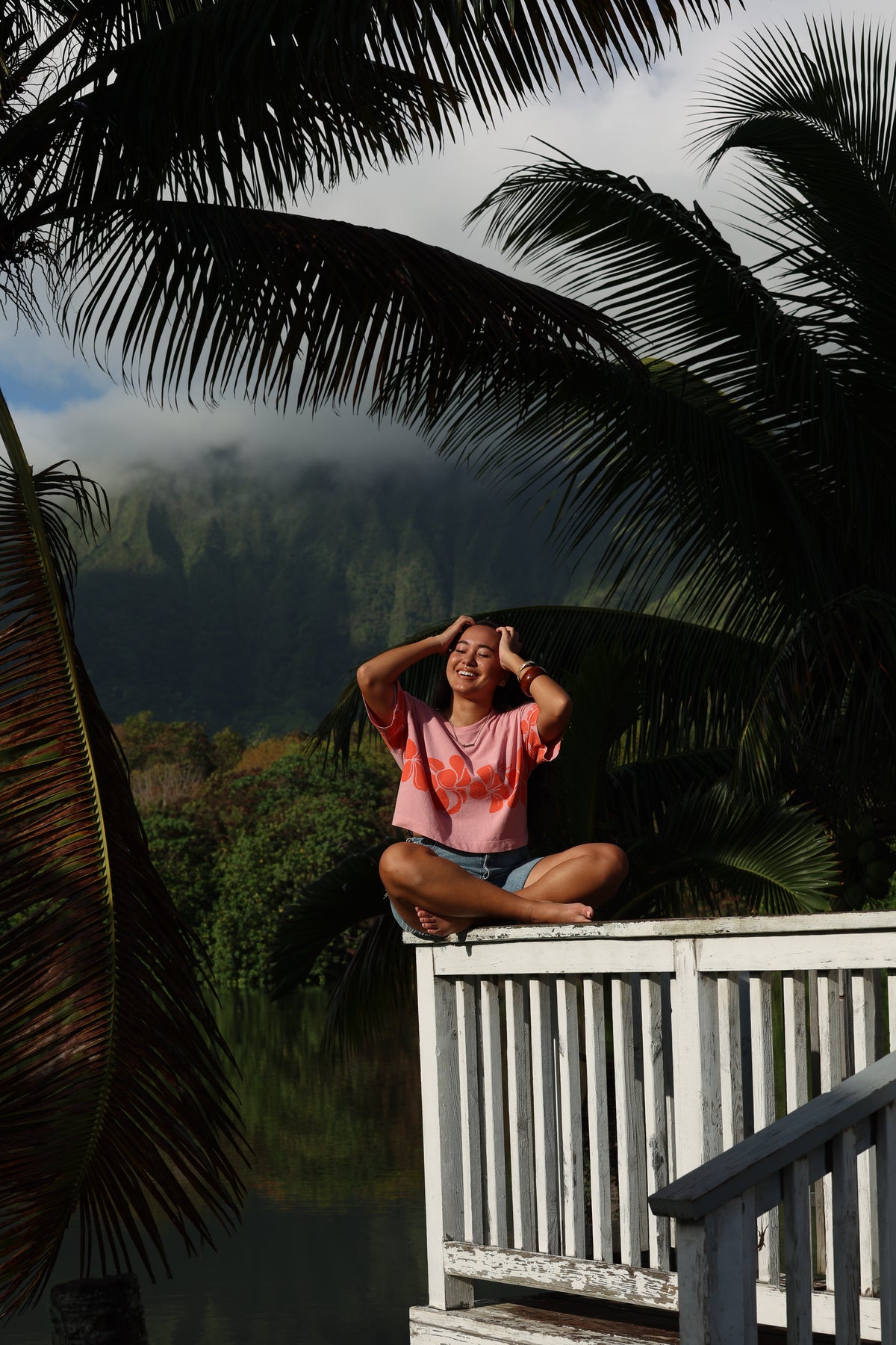 LEI CLUB CROP TEE PUA MELIA BAND - STRAWBERRY JELLY ON POG