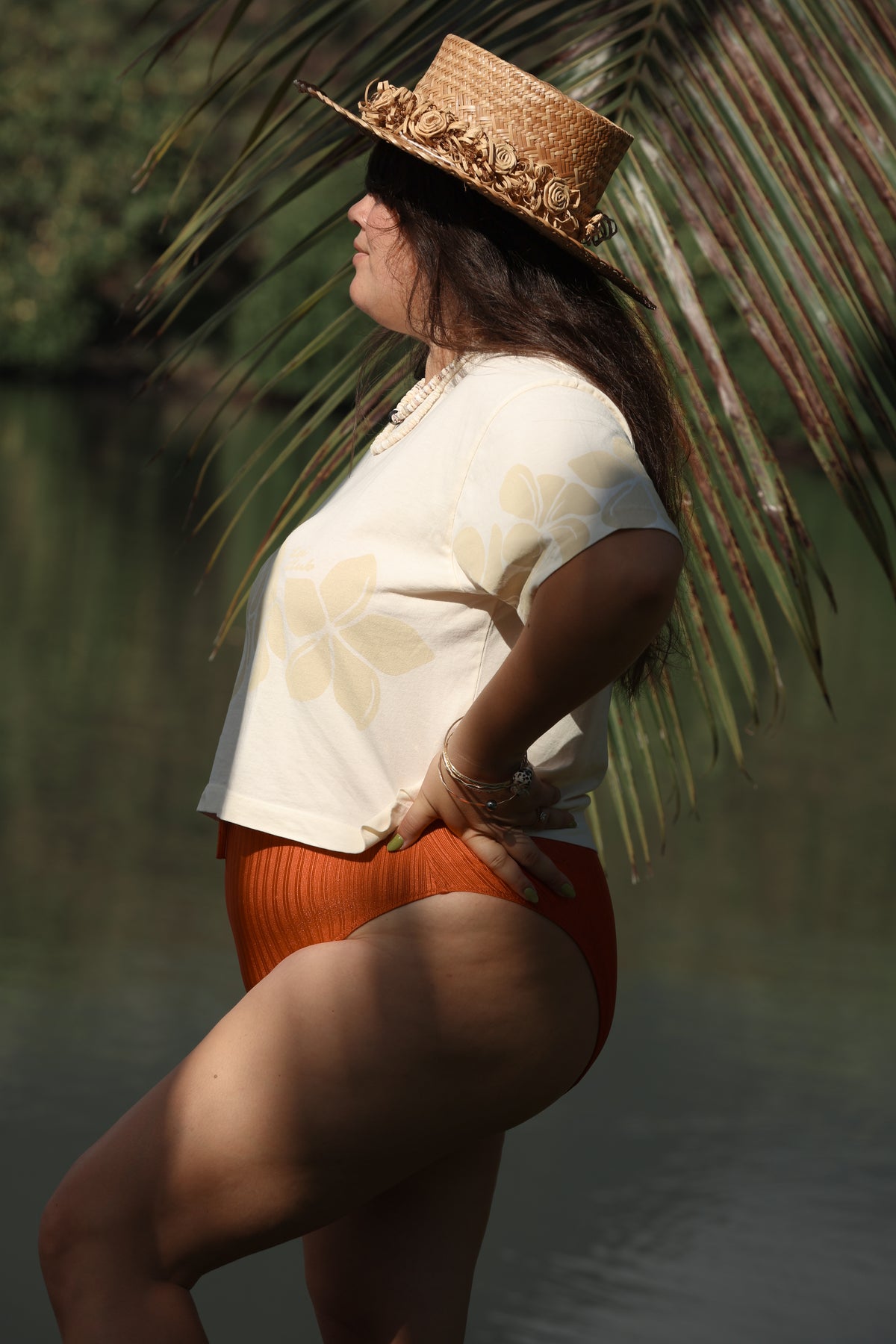 LEI CLUB CROP TEE PUA MELIA BAND - BANANA ON CREAM