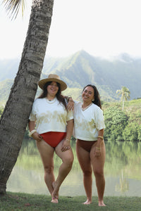 LEI CLUB CROP TEE PUA MELIA BAND - BANANA ON CREAM