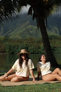 LEI CLUB CROP TEE PUA MELIA BAND - BANANA ON CREAM