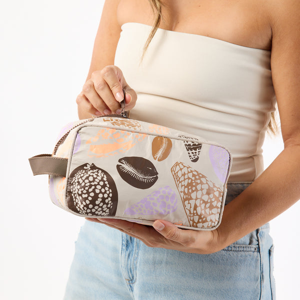 ALOHA COLLECTION DOPP KIT / SHORELINE / SANDSTONE
