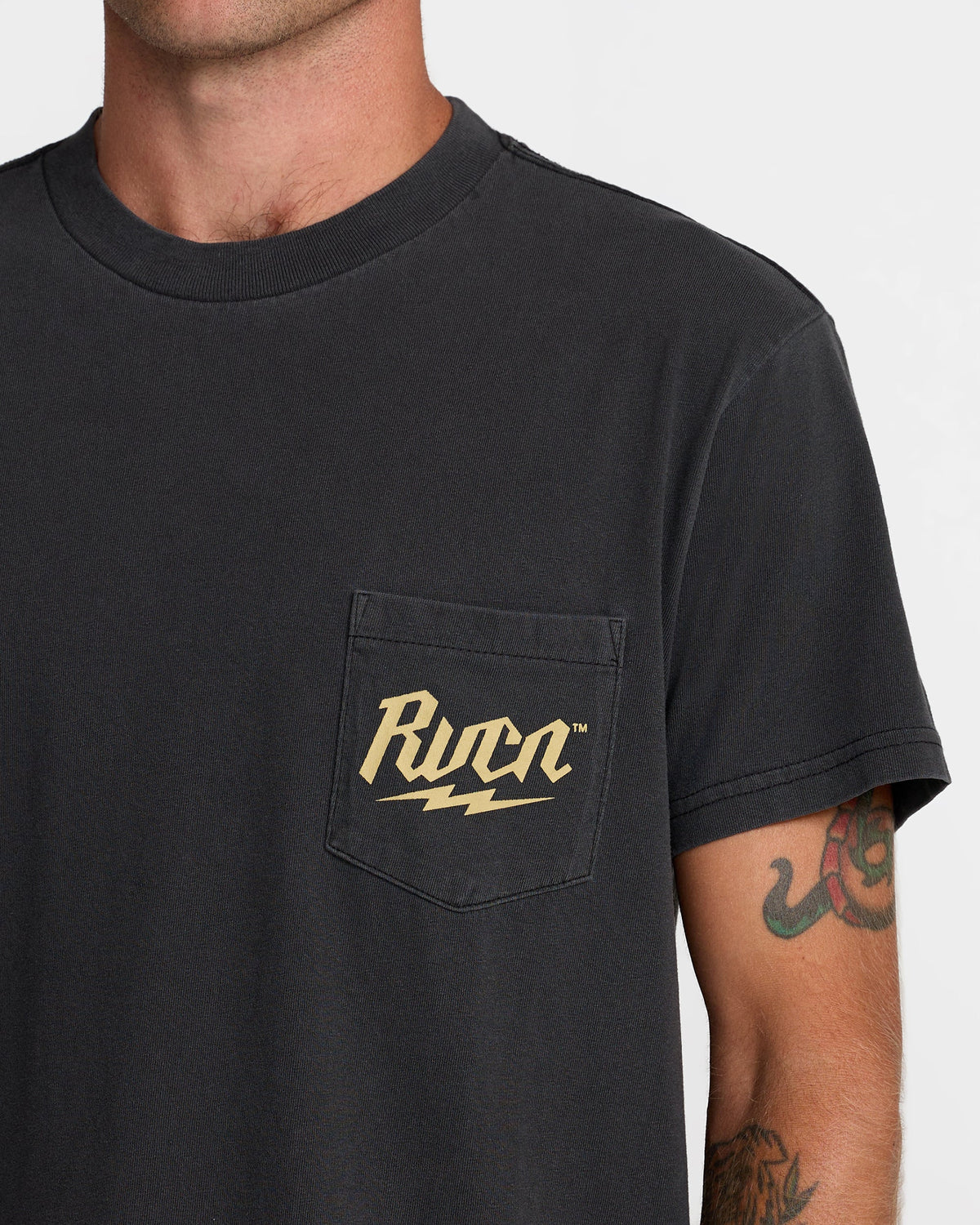 RVCA SHOCK POCKET SS TEE - BLK