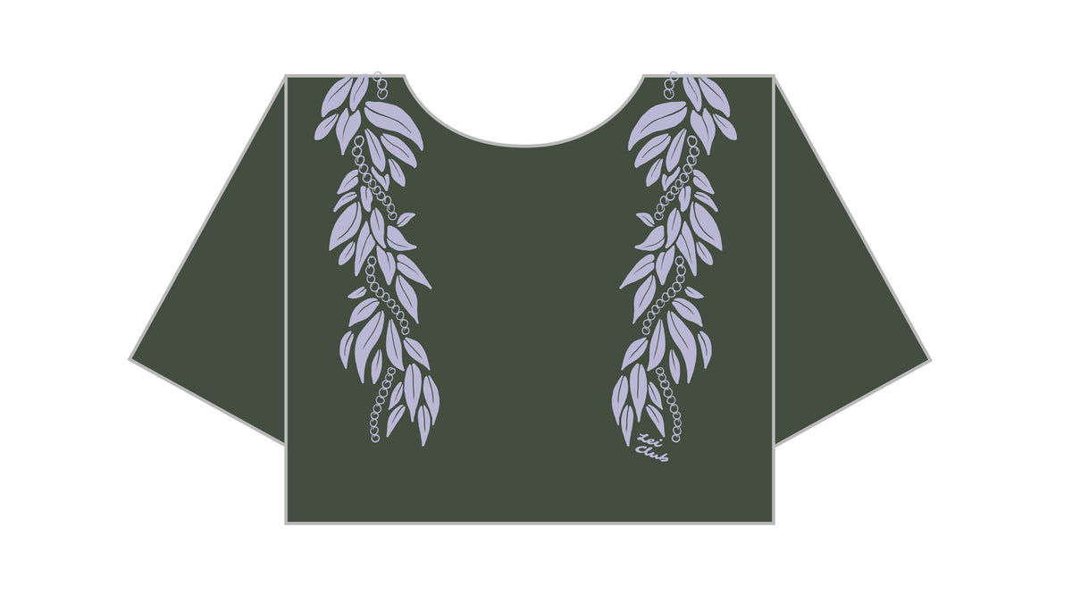 LEI CLUB CROP TEE PUA MAILE MOKIHANA LEI - LAVENDER ON FOREST GREEN