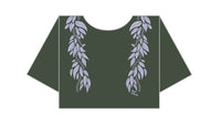 LEI CLUB CROP TEE PUA MAILE MOKIHANA LEI - LAVENDER ON FOREST GREEN