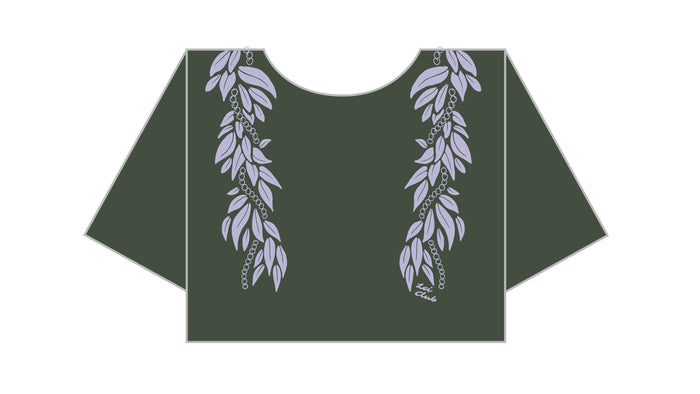 LEI CLUB CROP TEE PUA MAILE MOKIHANA LEI - LAVENDER ON FOREST GREEN