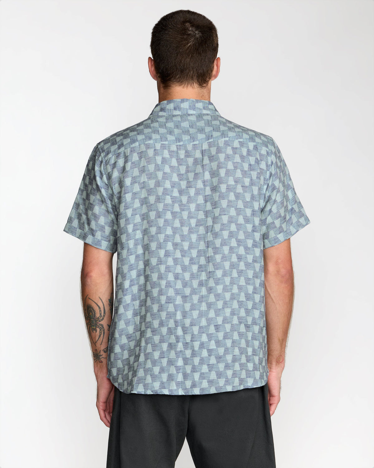 RVCA VA MONOGRAM SHORT SLEEVE SHIRT - VNY