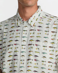 RVCA TACKLE SHOP SHORT SLEEVE SHIRT - WHE
