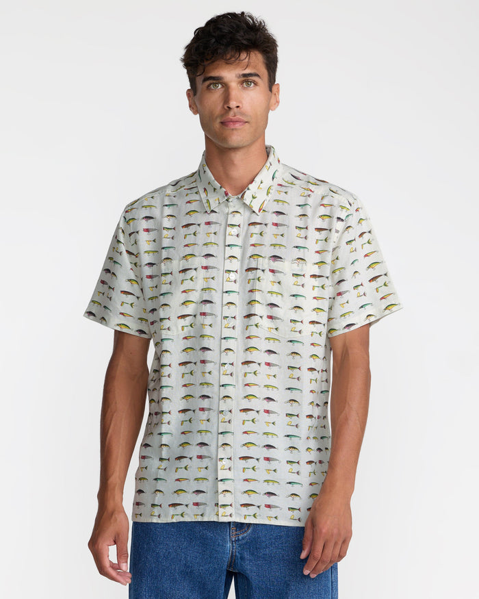 RVCA TACKLE SHOP SHORT SLEEVE SHIRT - WHE