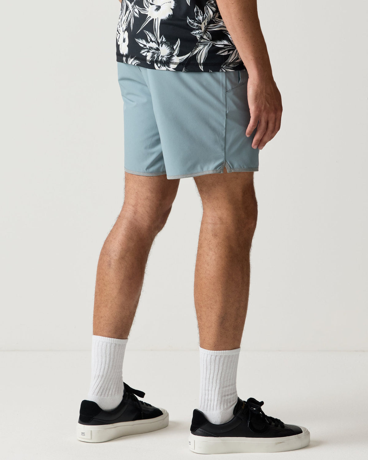 RVCA YOGGER STRETCH CONTRAST 17" SHORTS - LED