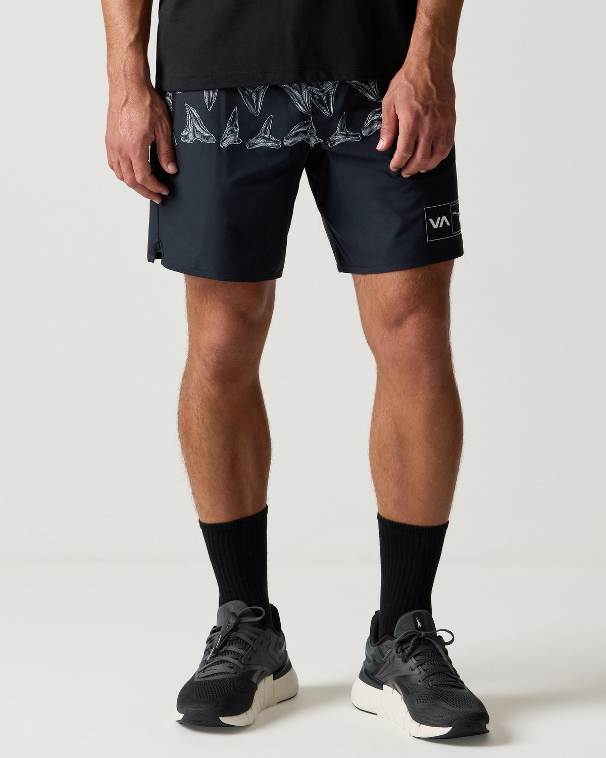 RVCA YOGGER STRETCH HYBRID 17" SHORT - BLK