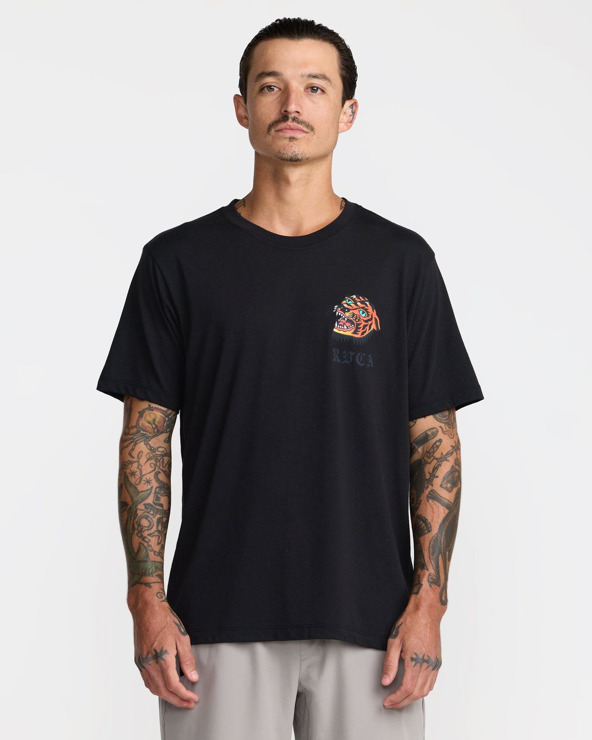 RVCA KALEB TIGER SHORT SLEEVE - BLK