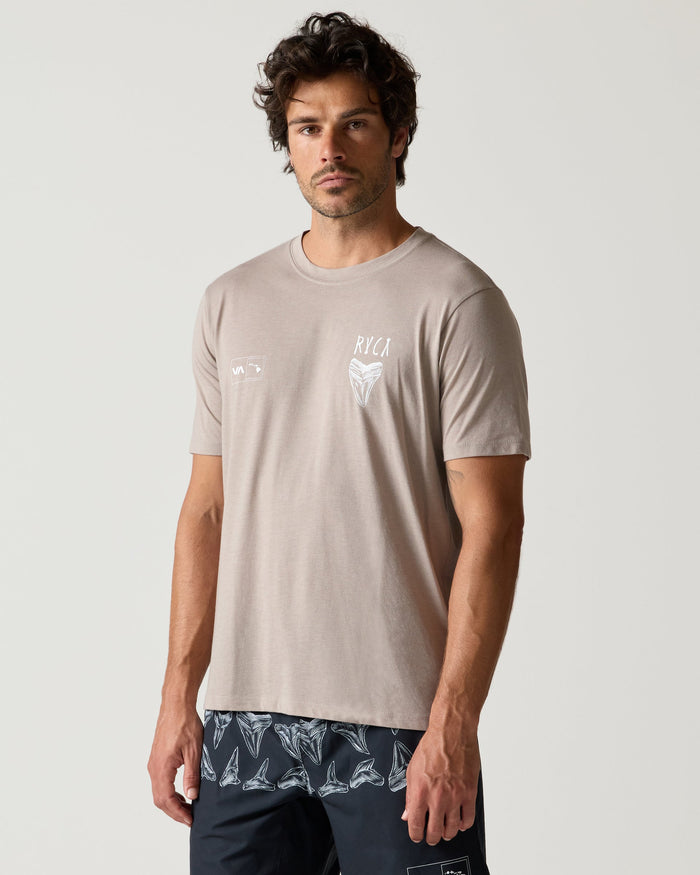 RVCA BEN HORTON HAWAII SHORT SLEEVE - BRS