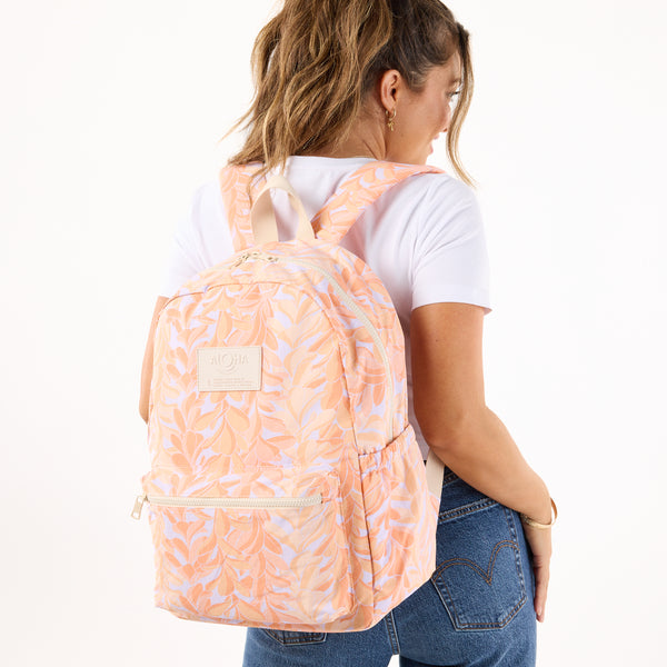ALOHA COLLECTION KEEP IT LIGHT BACKPACK / LEI STAND / PEACHY