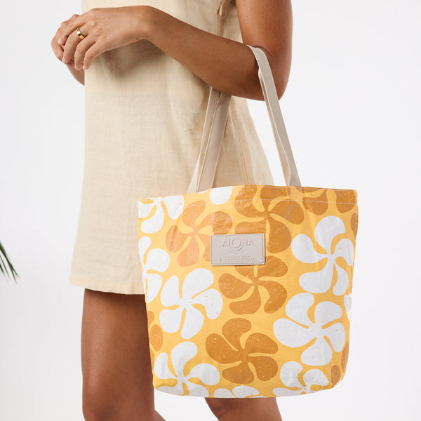 ALOHA COLLECTION REVERSIBLE TOTE / FUNKY PLUMERIA / HONEY