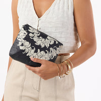 ALOHA COLLECTION SMALL / PLUMERIA LEI / SANDSTONE BLACK