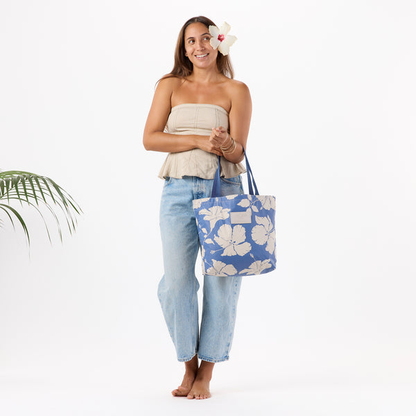 ALOHA COLLECTION REVERSIBLE TOTE / SALINA TINY STRIPE / NAVY
