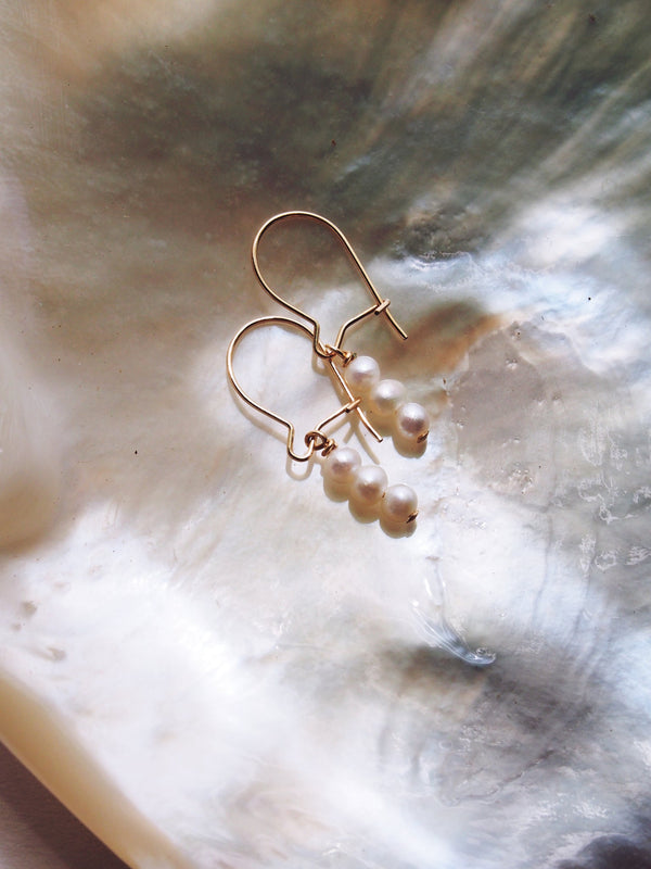KE ALOHA JEWELRY DAINTY GOLD PEARL DROP EARRINGS - KANILEA