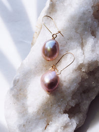 KE ALOHA JEWELRY PINK FRESHWATER PEARL GOLD DROP EARRINGS - AKALA