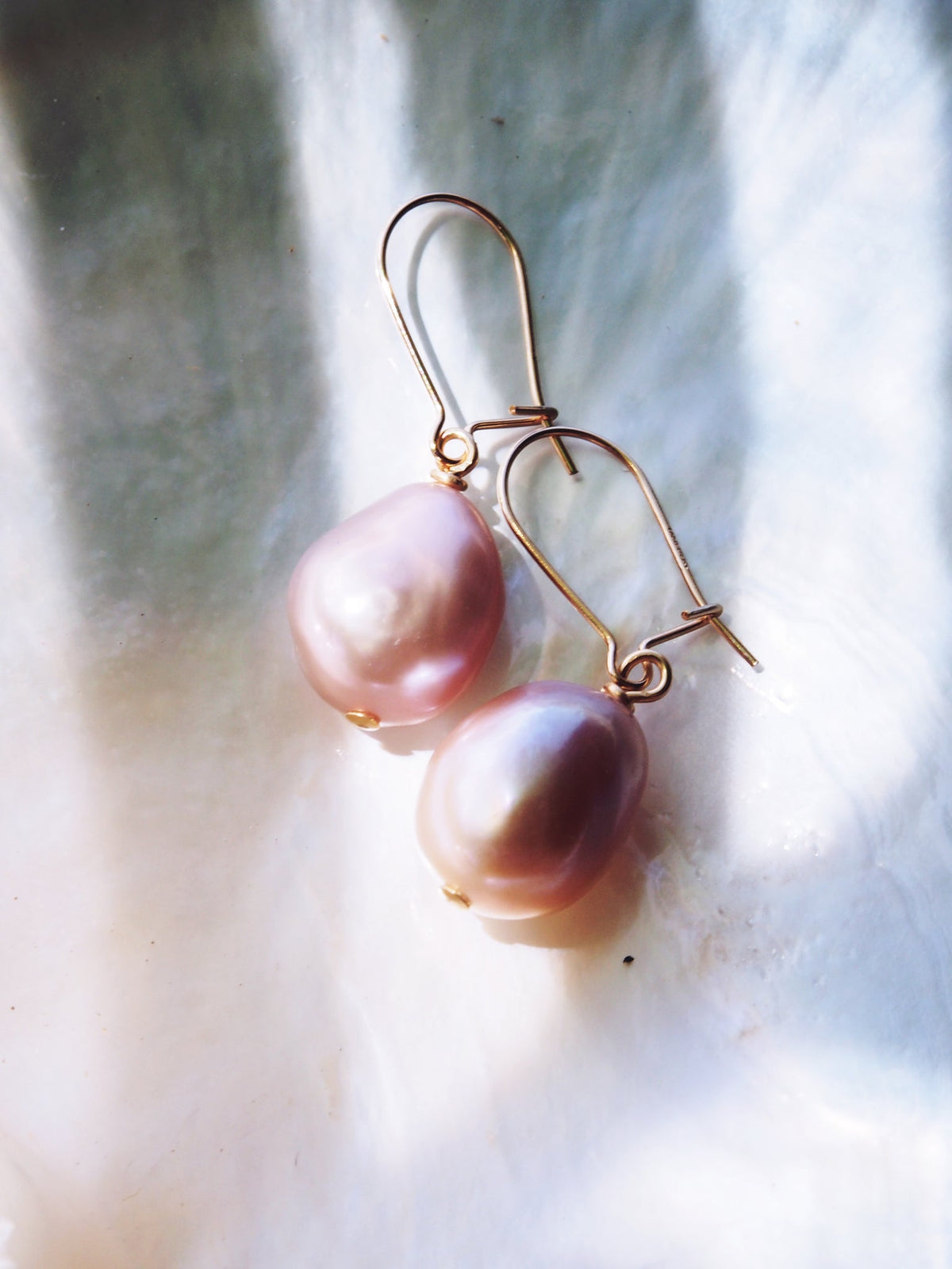KE ALOHA JEWELRY PINK FRESHWATER PEARL GOLD DROP EARRINGS - AKALA