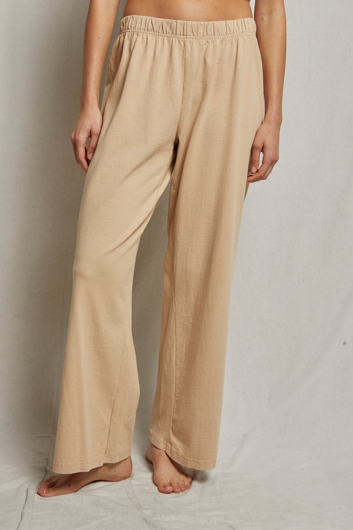 PERFECT WHITE TEE ADELE SUPIMA COTTON PANTS - SAND DUNE