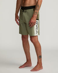 RVCA 2 APEX BOARDSHORTS 18" - TMV0