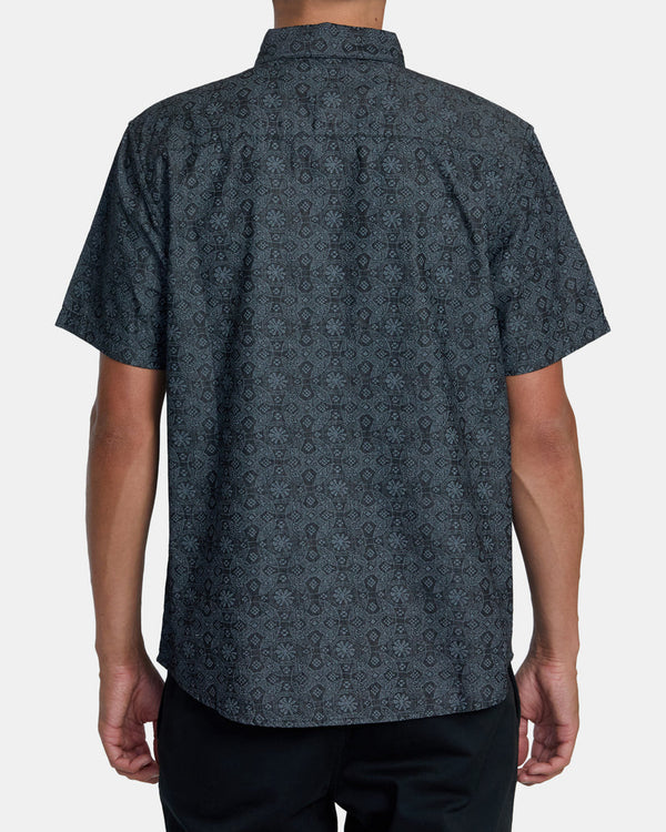 RVCA FRAME CHAMBRAY SHORT SLEEVE SHIRT - WAA