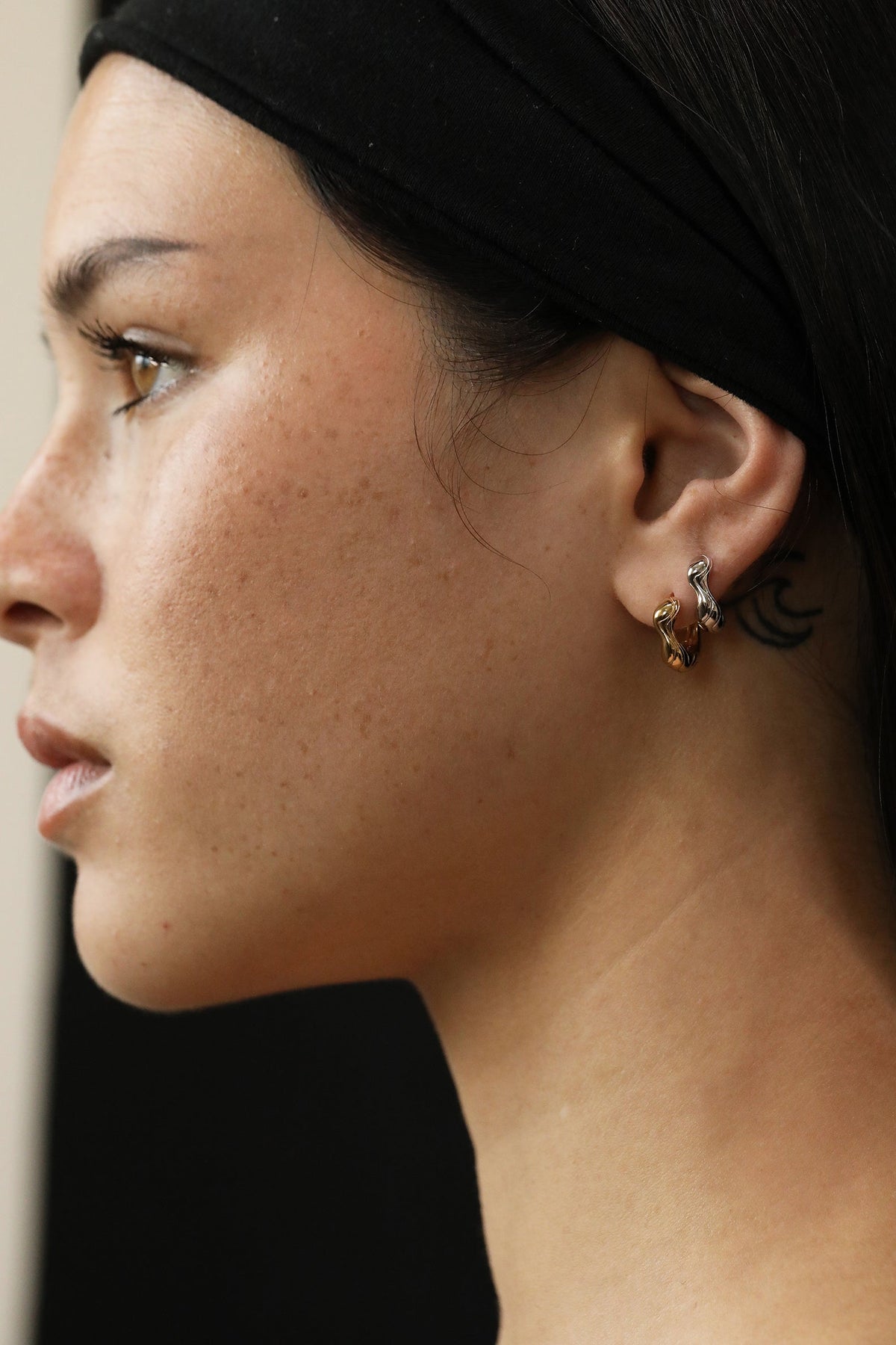 LOVE ME KNOT NOEMI HOOPS - GOLD