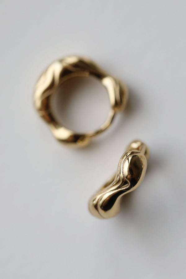 LOVE ME KNOT NOEMI HOOPS - GOLD