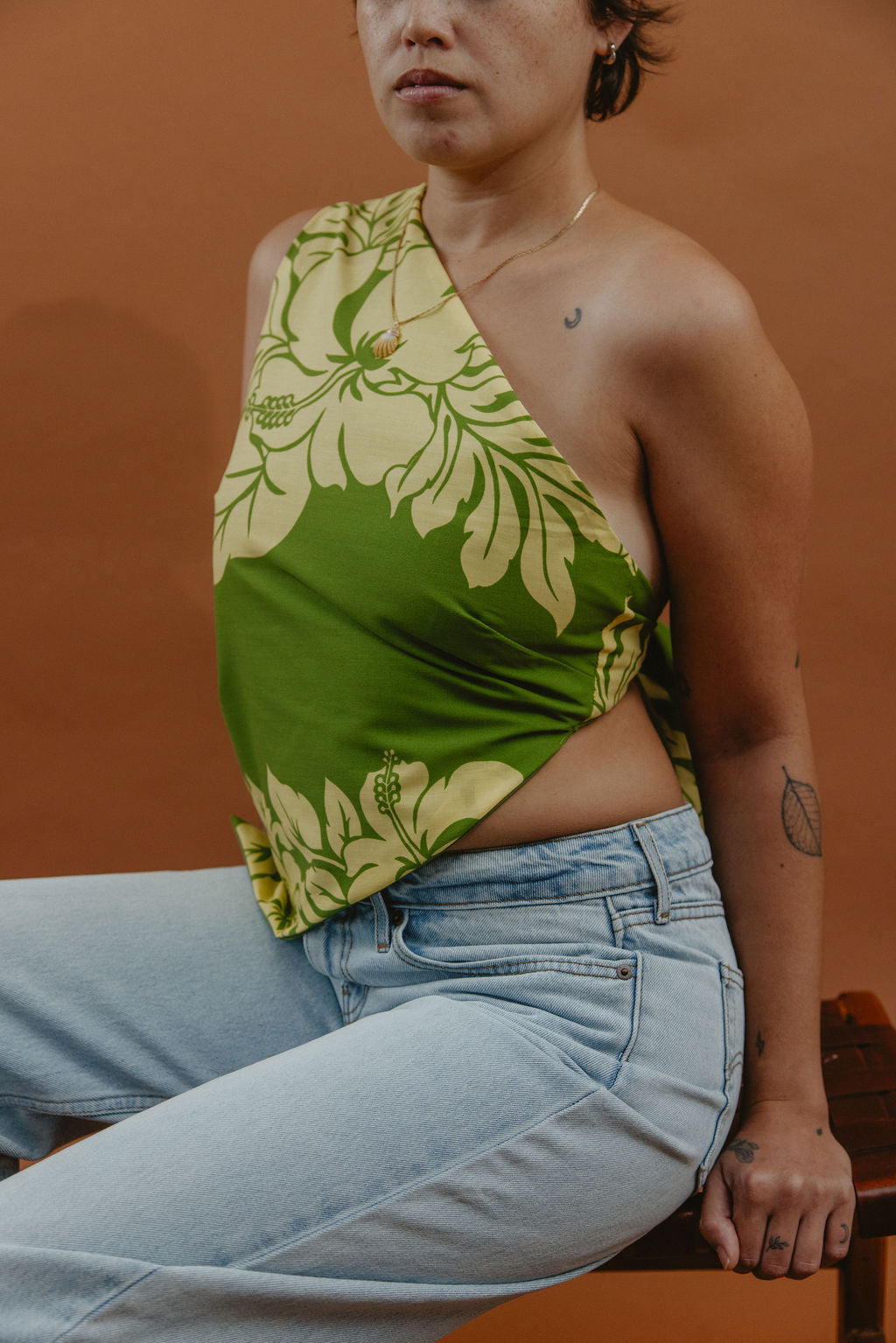 HUNNEH GIRL TANK Waiahole Factory Country Store × Work It Out - GREEN