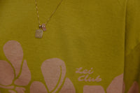 LEI CLUB CROP TEE PUA MELIA BAND - DUSTY PINK ON OLIVE