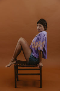 LEI CLUB CROP TEE PUA MELIA BAND - PEACH ON PURPLE