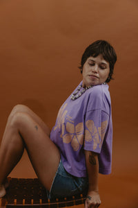 LEI CLUB CROP TEE PUA MELIA BAND - PEACH ON PURPLE