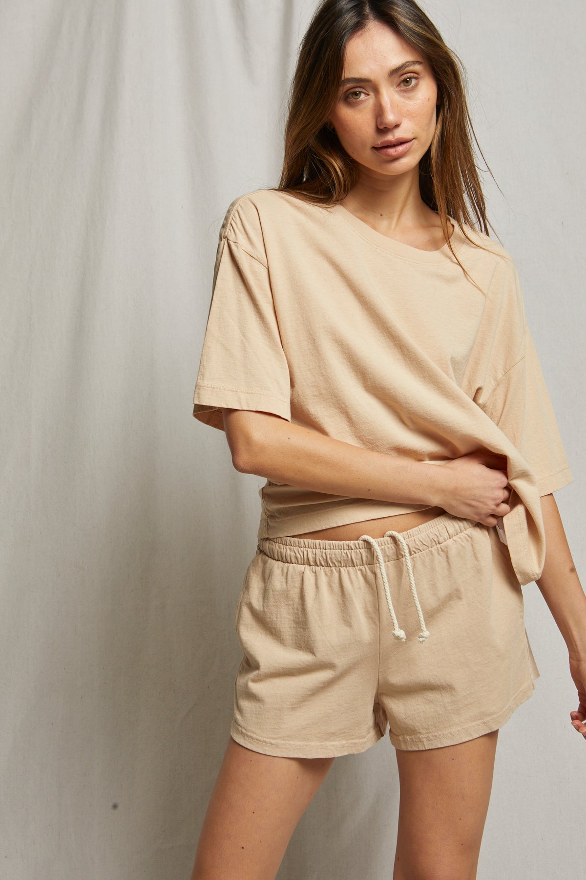 PERFECT WHITE TEE ADIA SUPIMA COTTON SHORTS - SAND DUNE B63