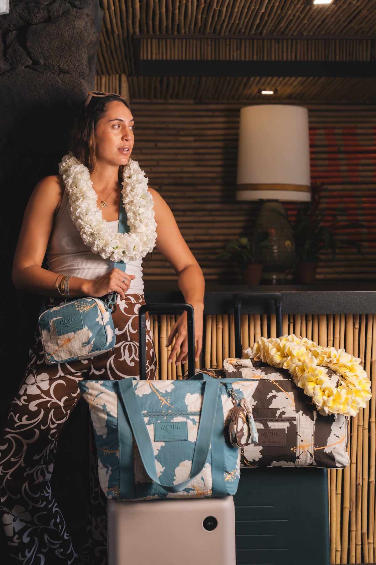ALOHA COLLECTION NYLON ZIPPER TOTE / TAHAA / TIDE
