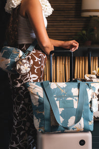 ALOHA COLLECTION NYLON ZIPPER TOTE / TAHAA / TIDE