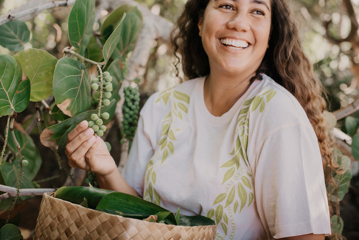 LEI CLUB CROP TEE MOKIHANA - MATCHA ON SUGAR CANE