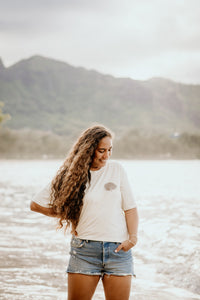 WORK IT OUT X KISC SAVE THE NATIVES STOP THE INVASIVES CROP TSHIRT - BUTTER