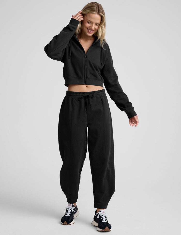BEYOND YOGA LUXE FLEECE BARREL SWEATPANT - BLACK NF1293