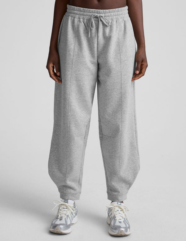 BEYOND YOGA LUXE FLEECE BARREL SWEATPANT - LIGHT HEATHER GRAY NF1293