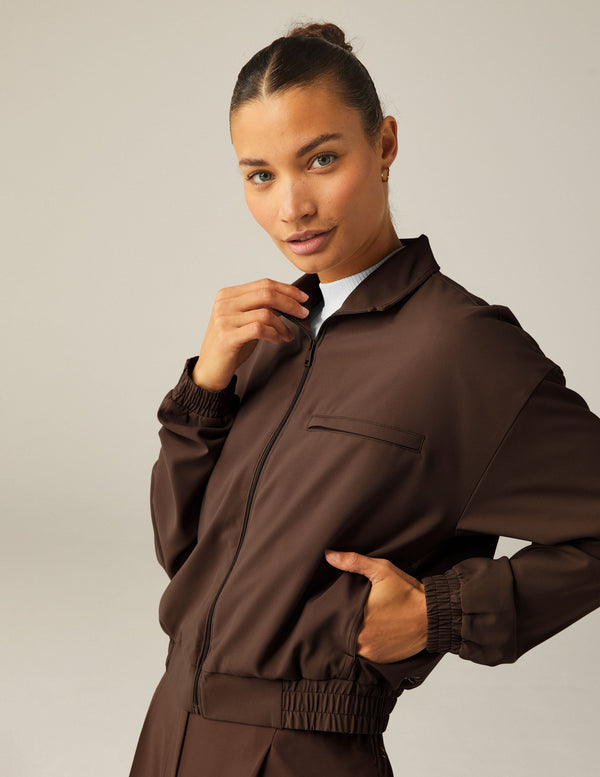 BEYOND YOGA STATUS POCKET SLEEVE CROPPED JACKET - ESPRESSO NW2236