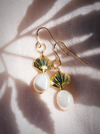 KE ALOHA JEWELRY GOLD PEARL AND SEASHELL DROP EARRINGS - KAMELI