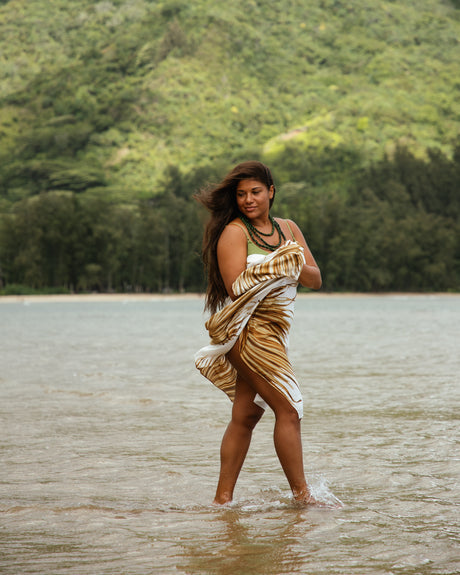 ALOHA DE MELE PAREO - LOULU